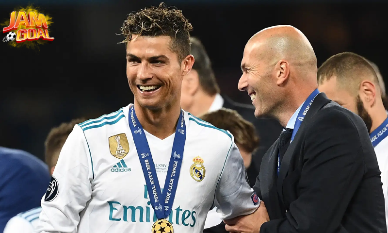 Cristiano Ronaldo Dorong Al-Nassr untuk Rekrut Zinedine Zidane