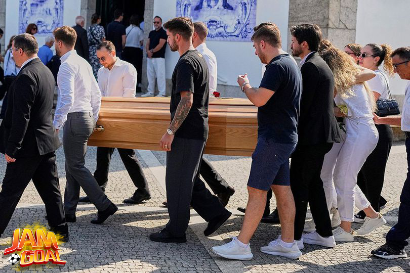 Persahabatan Sejati: Ruben Neves Antarkan Jenazah Diogo Jota ke Peristirahatan Terakhir di Portugal