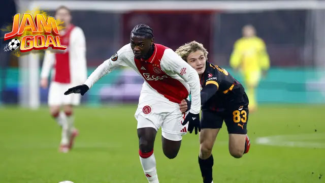 Manchester United dikabarkan menunjukkan ketertarikan terhadap pemain muda berbakat berusia 17 tahun milik Ajax, yang saat ini sedang menjadi pusat perhatian di kalangan klub-klub besar Eropa.
