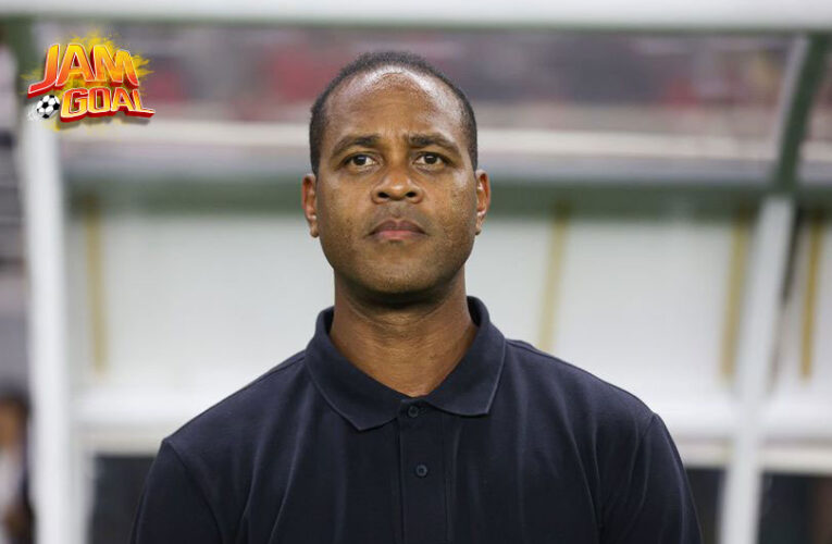 Perbandingan Prestasi Patrick Kluivert dan Herve Renard di Dunia Kepelatihan: Bak Bumi dan Langit