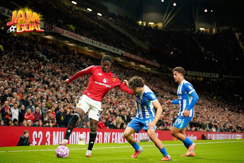 West Ham United saat ini sangat serius memburu gelandang muda Manchester United, Kobbie Mainoo, untuk bursa transfer Januari mendatang. Ketertarikan West Ham cukup besar karena mereka siap memberikan jaminan tempat utama dan menit bermain yang sulit didapatkan Mainoo di skuad Ruben Amorim di Old Trafford musim ini.